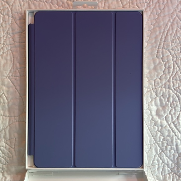 iPad Smart Cover, Purple, Silicon Material - Picture 2 of 4
